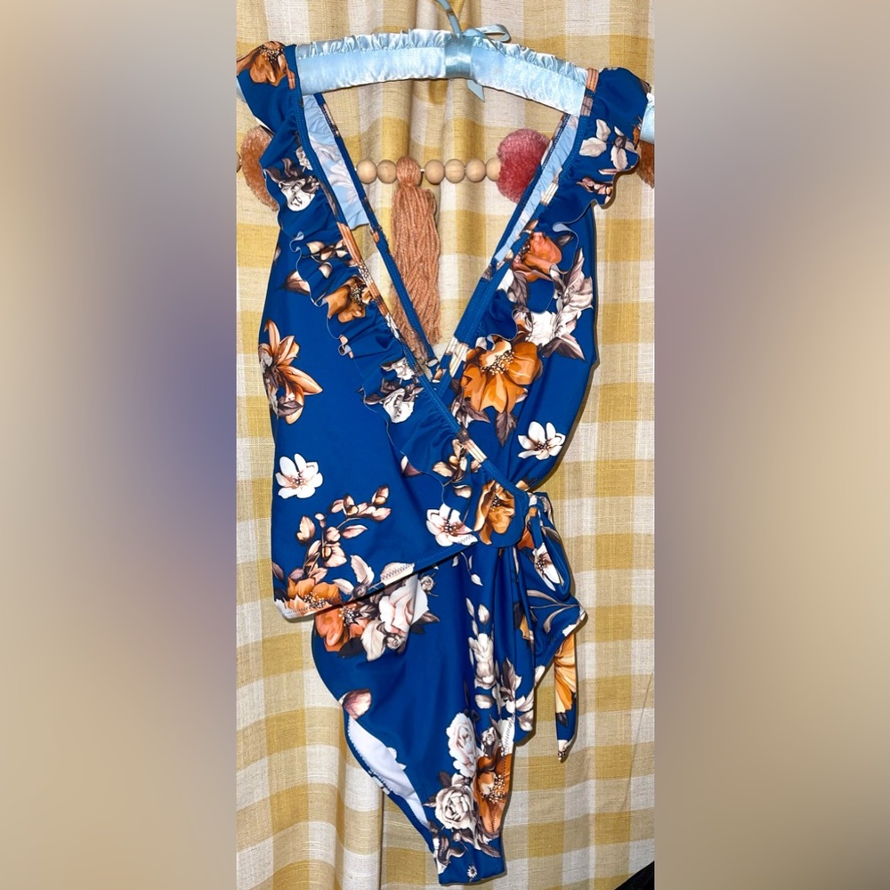 NWT XL cupShe floral wrap one piece swimsuit w adjustable ruffle straps